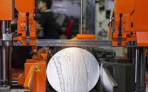 汶川立式金属带锯床切削出现跑带故障解决方法！